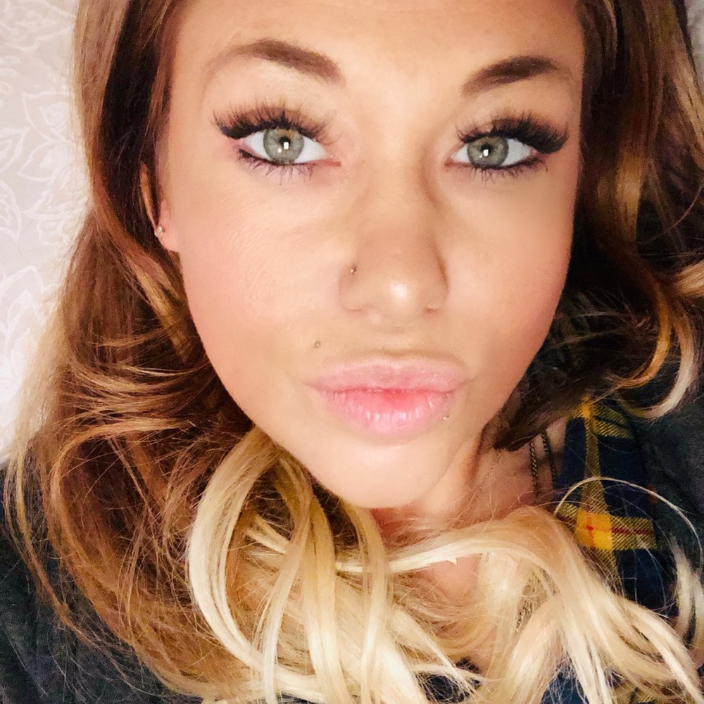 Meet your Posher, Reneerenee